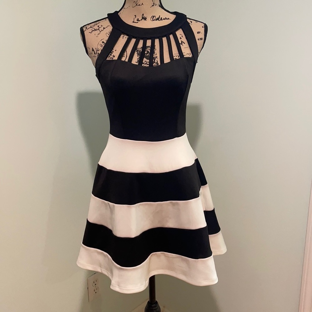 NWOT Trixxi dress size 3